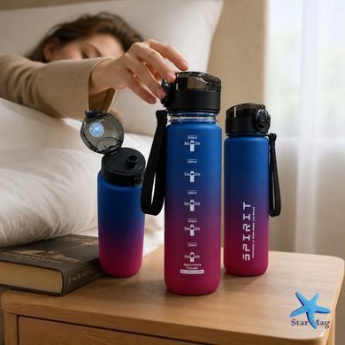 Спортивная бутылка для воды Spirit 1000 мл 26X-331 &bull; Многоразовая бутылка с герметичной крышкой, ремешком, шкалой объема и времени, сине-бордовый градиент