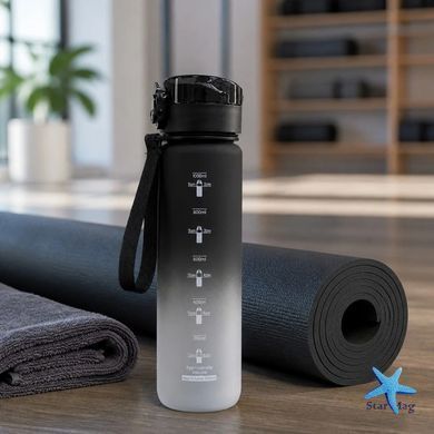 Бутылка для воды Spirit 1000 мл 26X-329 &bull; Многоразовая бутылка с герметичной крышкой, ремешком, шкалой объема и времени, черно-белый градиент