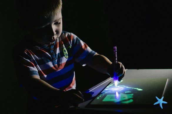 Дошка - планшет Малюй Світлом A4 ∙ Художній набір для малювання та створення малюнків, що світяться в темряві, 30*21 см