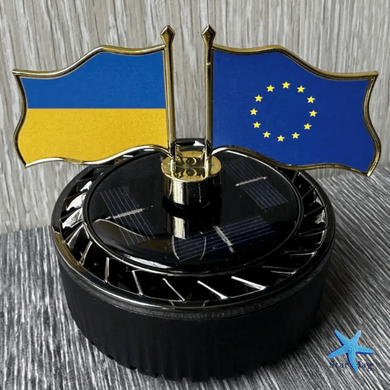 Автомобільний ароматизатор-дифузор &ldquo;Прапори&rdquo; на сонячній батареї &bull; Освіжувач повітря в машину з декоративними прапорами України та ЄС для панелі авто