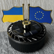 Автомобільний ароматизатор-дифузор &ldquo;Прапори&rdquo; на сонячній батареї &bull; Освіжувач повітря в машину з декоративними прапорами України та ЄС для панелі авто