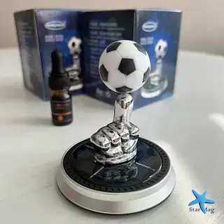 Автомобільний ароматизатор на сонячній батареї &ldquo;Футбольний м&rsquo;яч&rdquo; &bull; Декоративний аромадифузор у машину для свіжості салону та прикраси панелі авто